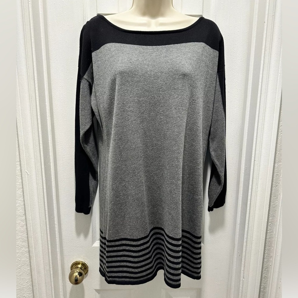 Joseph A. Women's  Black and Gray Pullover Top Size Medium striped lower